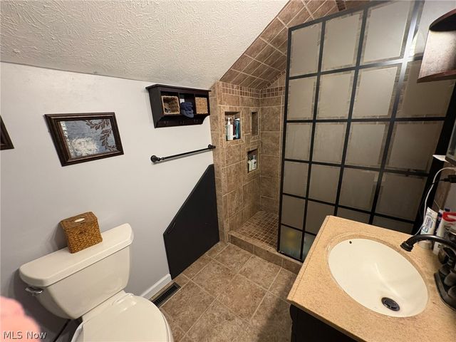 12096 Baumhart Road, Amherst, OH 44001