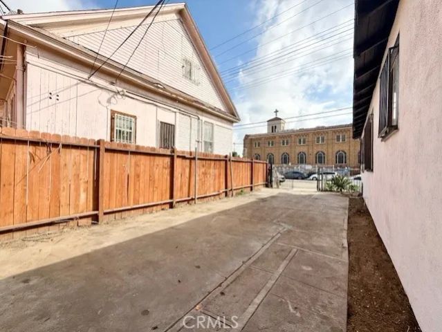 2411 Griffith Avenue, Los Angeles, CA 90011