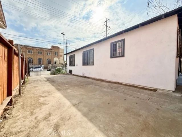 2411 Griffith Avenue, Los Angeles, CA 90011
