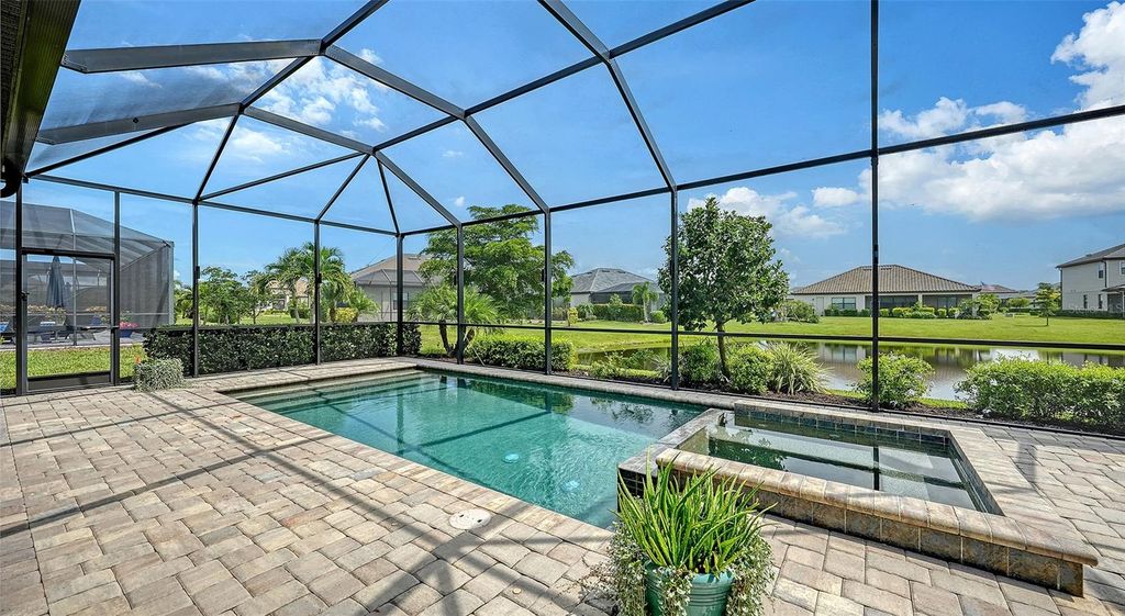Image 2 of property listing at 4915 SPARKLING SEA LANE, Bradenton, FL 34211