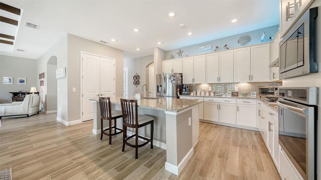 Image 16 of property listing at 4915 SPARKLING SEA LANE, Bradenton, FL 34211
