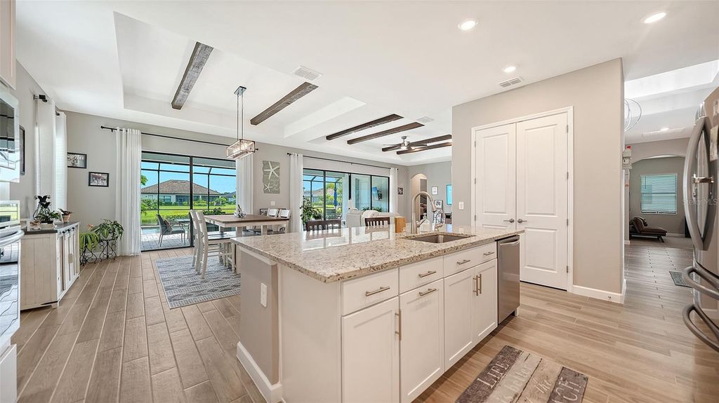 Image 20 of property listing at 4915 SPARKLING SEA LANE, Bradenton, FL 34211