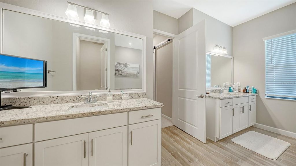 Image 23 of property listing at 4915 SPARKLING SEA LANE, Bradenton, FL 34211