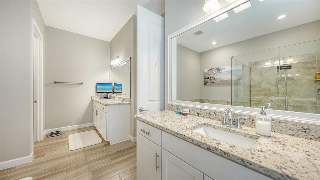 Image 24 of property listing at 4915 SPARKLING SEA LANE, Bradenton, FL 34211