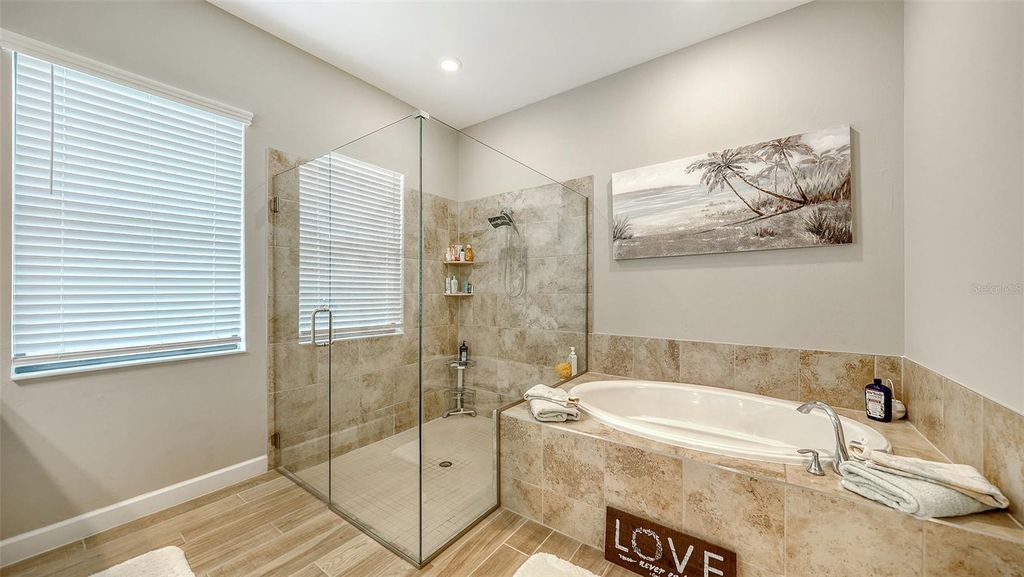 Image 25 of property listing at 4915 SPARKLING SEA LANE, Bradenton, FL 34211
