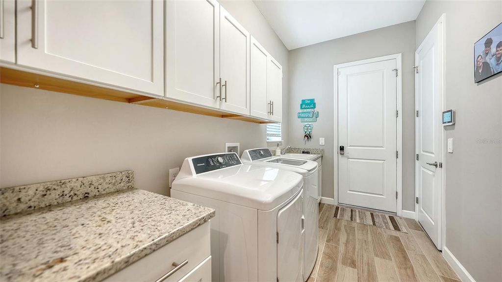 Image 36 of property listing at 4915 SPARKLING SEA LANE, Bradenton, FL 34211
