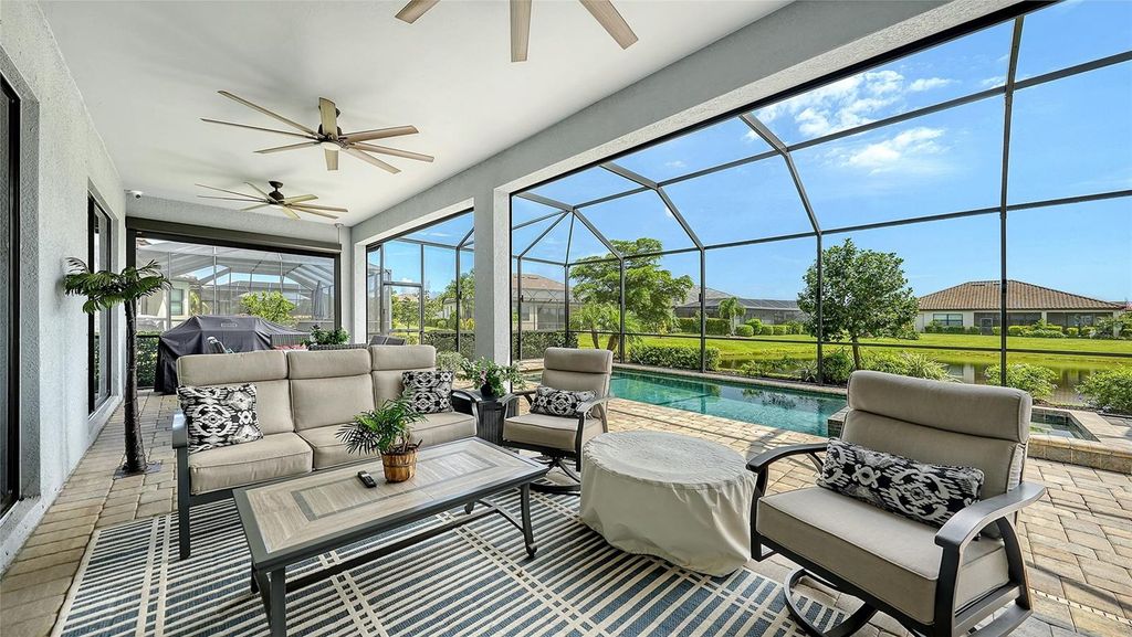 Image 40 of property listing at 4915 SPARKLING SEA LANE, Bradenton, FL 34211