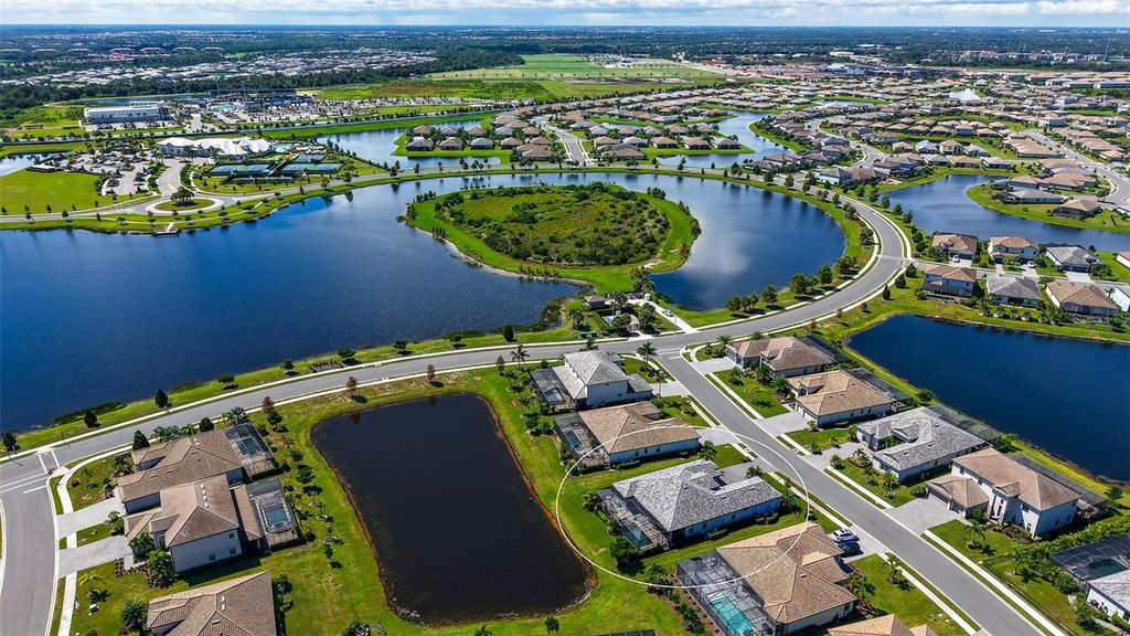 Image 6 of property listing at 4915 SPARKLING SEA LANE, Bradenton, FL 34211