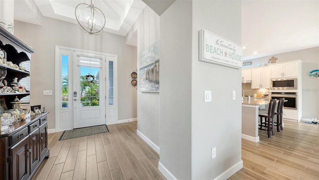 Image 8 of property listing at 4915 SPARKLING SEA LANE, Bradenton, FL 34211