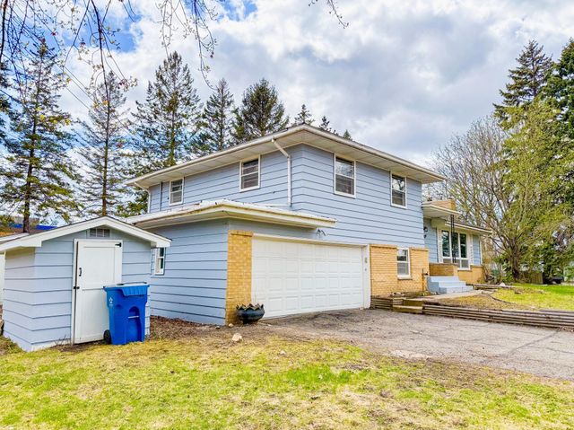 1014 Sunnyview Lane, Minnetonka, MN 55305