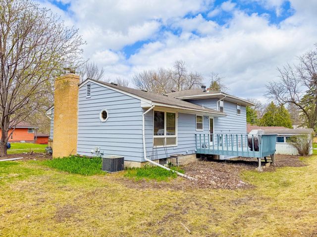 1014 Sunnyview Lane, Minnetonka, MN 55305