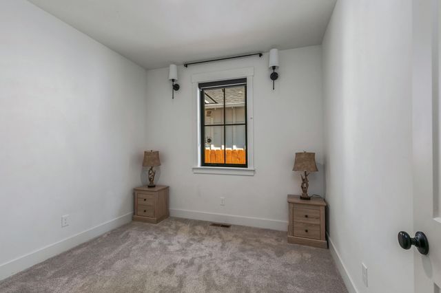 1060 N Bluebird Street, Sisters, OR 97759