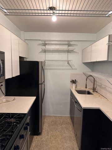 142-05 Roosevelt Avenue 331, Flushing, NY 11354