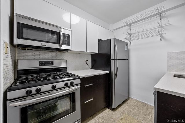 142-05 Roosevelt Avenue 331, Flushing, NY 11354