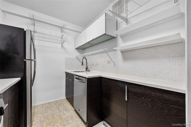 142-05 Roosevelt Avenue 331, Flushing, NY 11354