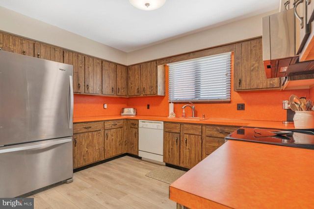274 S 1ST ST, Surf City, NJ 08008