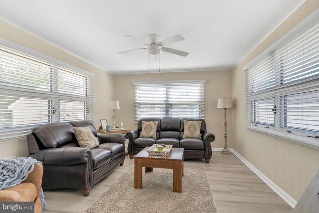 274 S 1ST ST, Surf City, NJ 08008