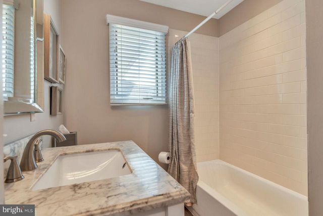 274 S 1ST ST, Surf City, NJ 08008