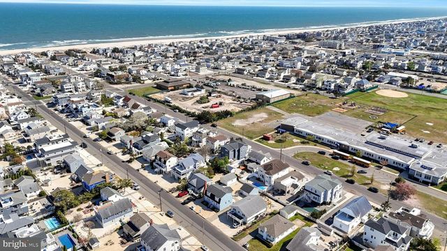 274 S 1ST ST, Surf City, NJ 08008