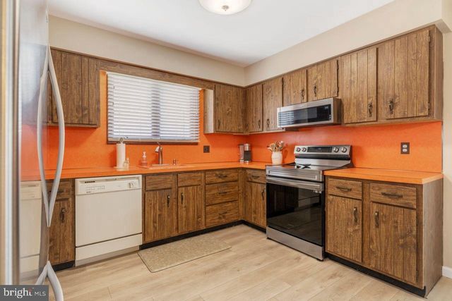 274 S 1ST ST, Surf City, NJ 08008