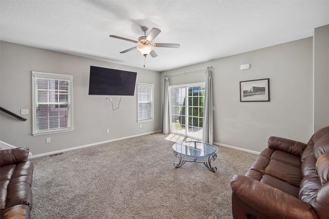 5547 Flagstone Way, West Des Moines, IA 50266