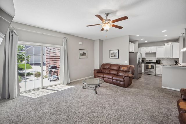 5547 Flagstone Way, West Des Moines, IA 50266