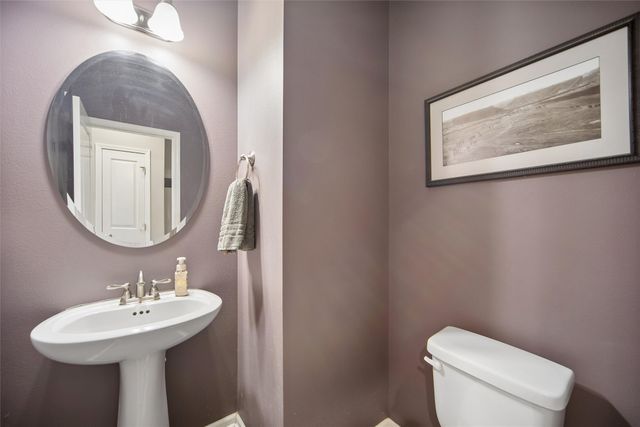 5547 Flagstone Way, West Des Moines, IA 50266