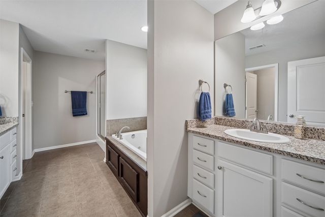 5547 Flagstone Way, West Des Moines, IA 50266