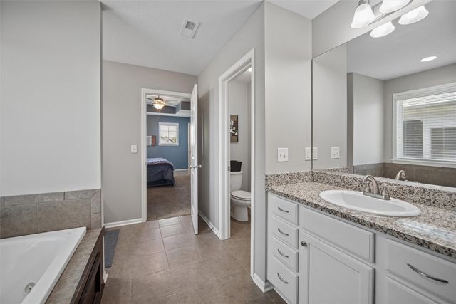 5547 Flagstone Way, West Des Moines, IA 50266