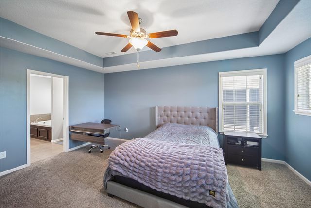 5547 Flagstone Way, West Des Moines, IA 50266