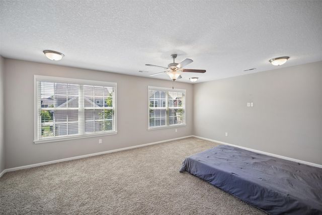 5547 Flagstone Way, West Des Moines, IA 50266