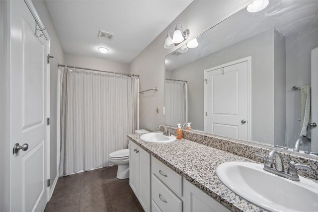 5547 Flagstone Way, West Des Moines, IA 50266