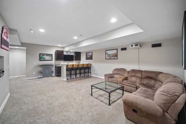 5547 Flagstone Way, West Des Moines, IA 50266