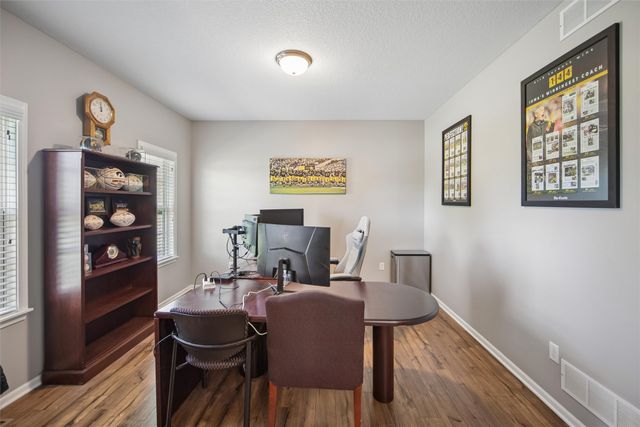 5547 Flagstone Way, West Des Moines, IA 50266