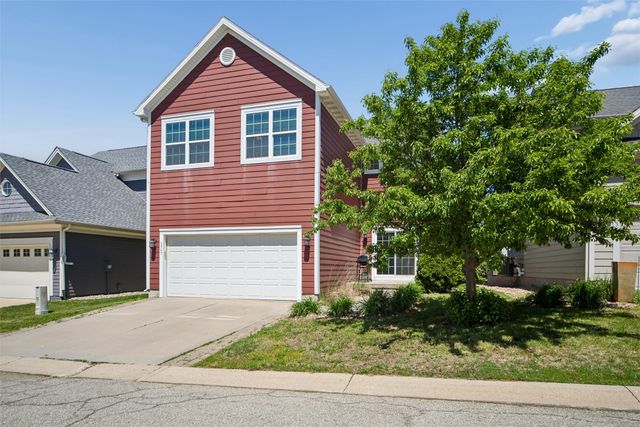 5547 Flagstone Way, West Des Moines, IA 50266