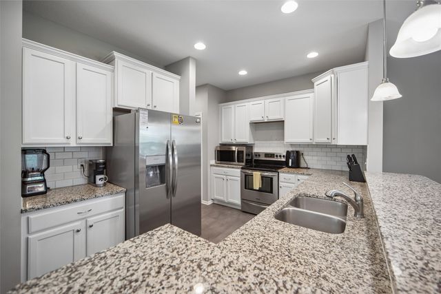 5547 Flagstone Way, West Des Moines, IA 50266
