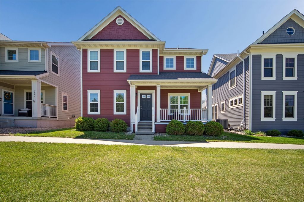 5547 Flagstone Way, West Des Moines, IA 50266