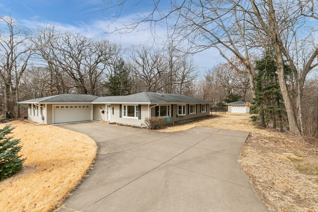 1700 46th Street, Moline, IL 61265