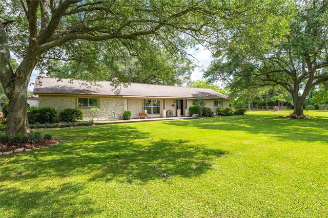 1046 Fm 517 Road, Alvin, TX 77511