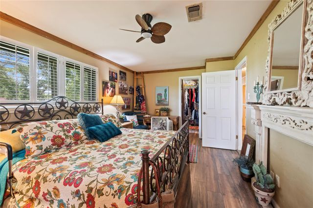 1046 Fm 517 Road, Alvin, TX 77511