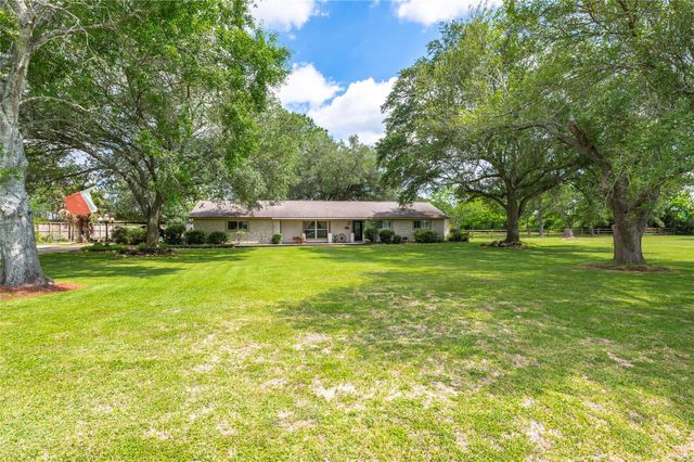 1046 Fm 517 Road, Alvin, TX 77511