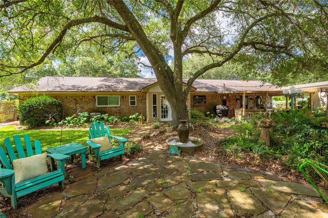 1046 Fm 517 Road, Alvin, TX 77511