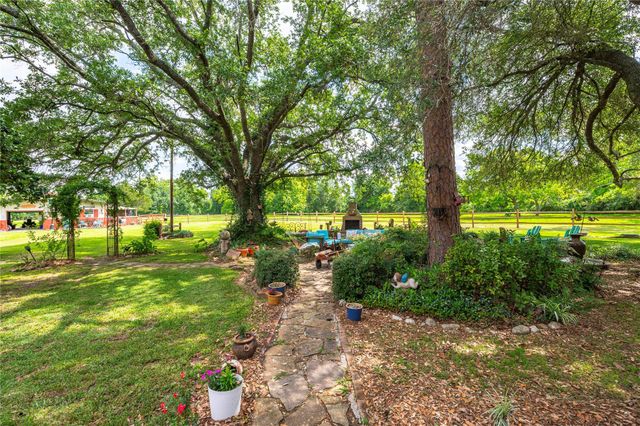 1046 Fm 517 Road, Alvin, TX 77511