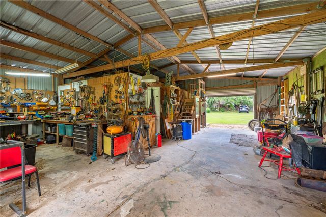 1046 Fm 517 Road, Alvin, TX 77511