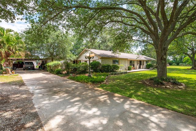 1046 Fm 517 Road, Alvin, TX 77511