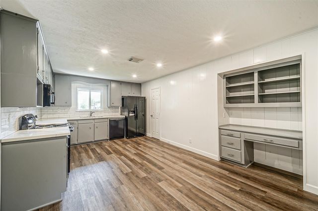 2605 Leslie Street, Pasadena, TX 77502