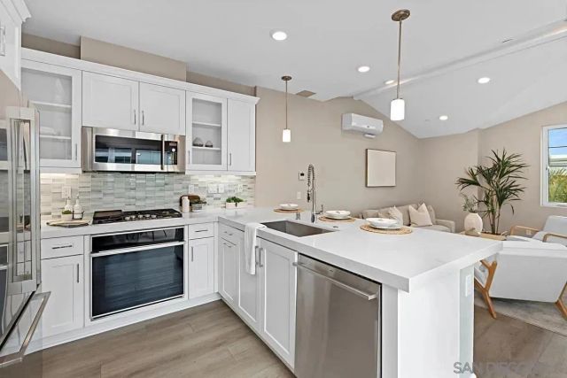 819 Kennebeck Ct, San Diego, CA 92109