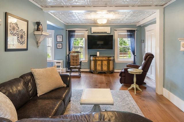 8-10 Oak St, Winchester, MA 01890