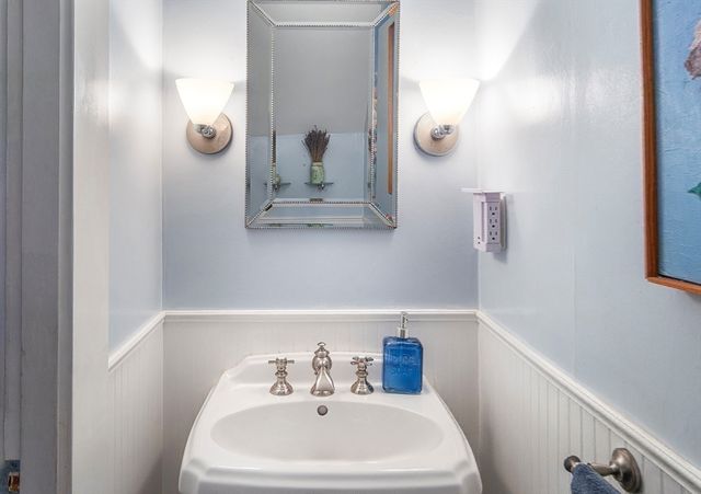 8-10 Oak St, Winchester, MA 01890