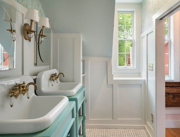 8-10 Oak St, Winchester, MA 01890